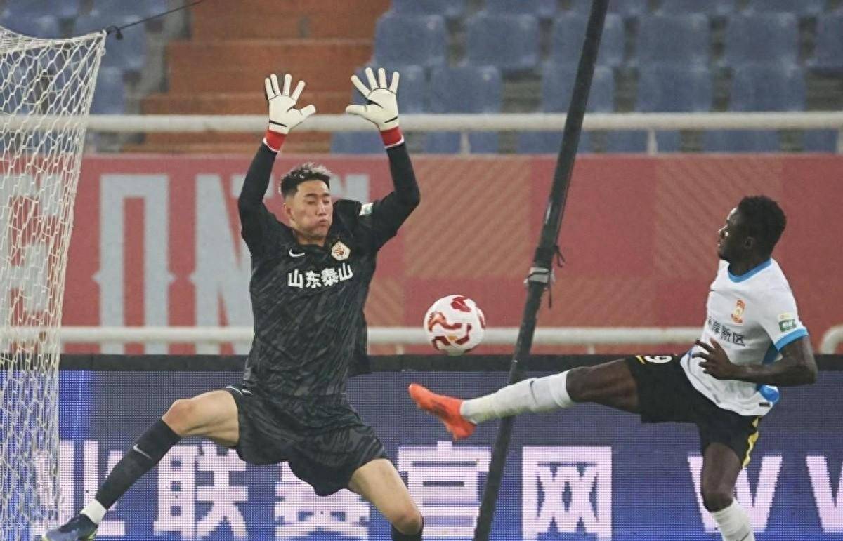 足球大师赛掀起高潮,岭东旋风队淘汰对手塞北麒麟队,战至最后一刻——宿敌对话再升级的简单介绍 足球大师赛掀起高潮,岭东旋风队淘汰对手塞北麒麟队,战至最后一刻——宿敌对话再升级的简单介绍