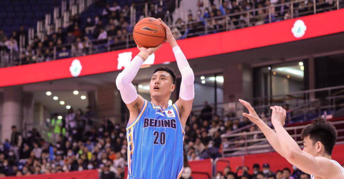 关于意大利国家队内部会议纪要流出：最后时刻临场应变；CBA季后赛使命明确；团队化学反应显著的信息