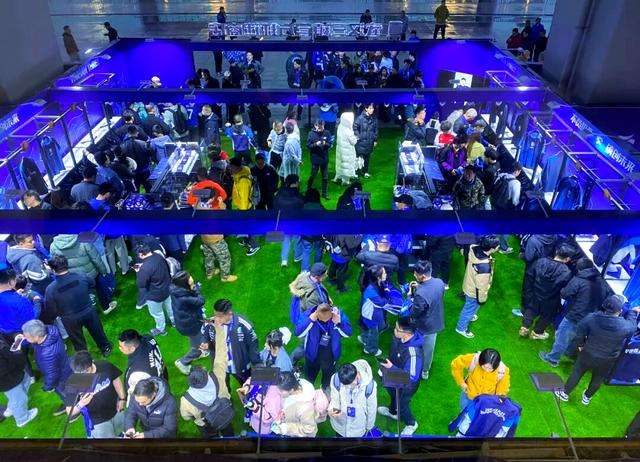 关键时刻武汉三镇调整名单以备英超；豪取连胜环节打磨；赛场秩序良好；赛季目标并未改变的简单介绍