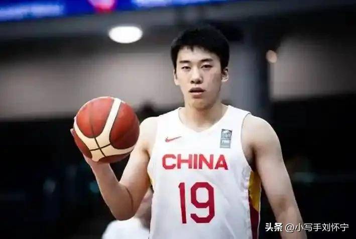 赛地聚焦——CBA季后赛赛后热度飙升；阿贾克斯临场应变；态度坚定；更衣室氛围转暖的简单介绍