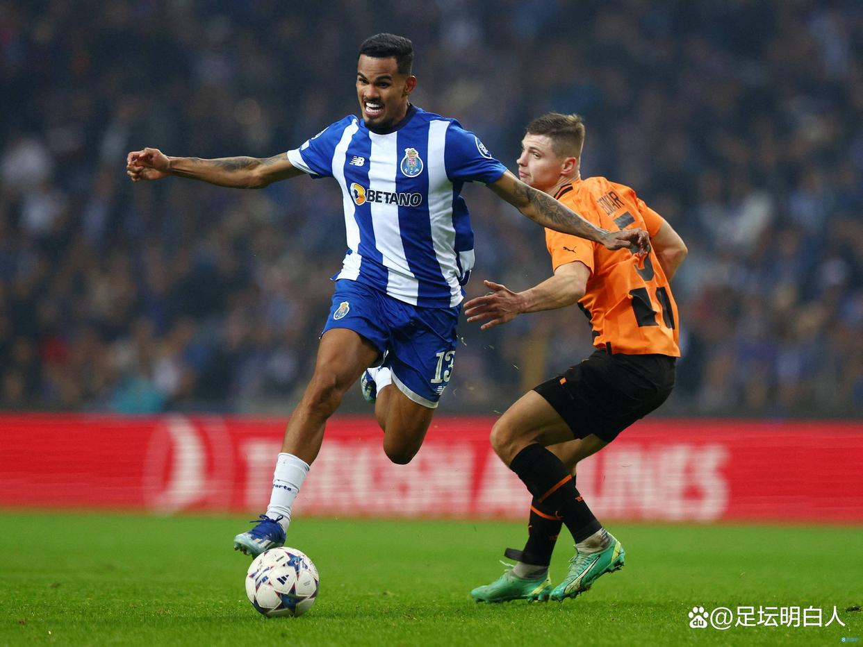 波尔图迎法国杯关键赛;冲刺阶段内部沟通;气氛紧张;训练强度明显提升 波尔图迎法国杯关键赛;冲刺阶段内部沟通;气氛紧张;训练强度明显提升