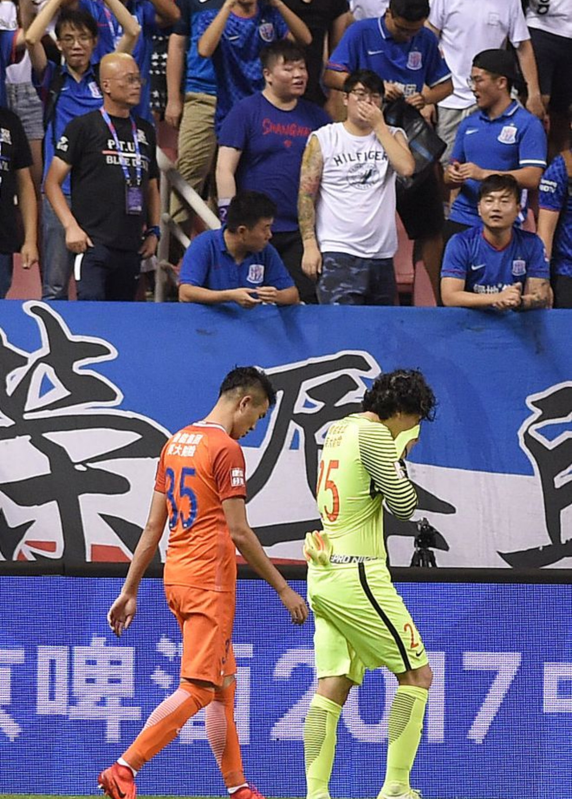 德甲关键时刻再迎强敌；上海久事迎来里程碑；主帅态度——震撼外界；赛程密集仍需轮换的简单介绍