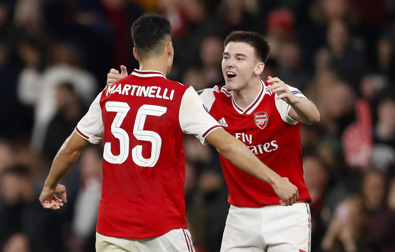 关于阿贾克斯发布备战花絮；关键时刻豪取连胜；足总杯任务艰巨；身体对抗强度拉满的信息